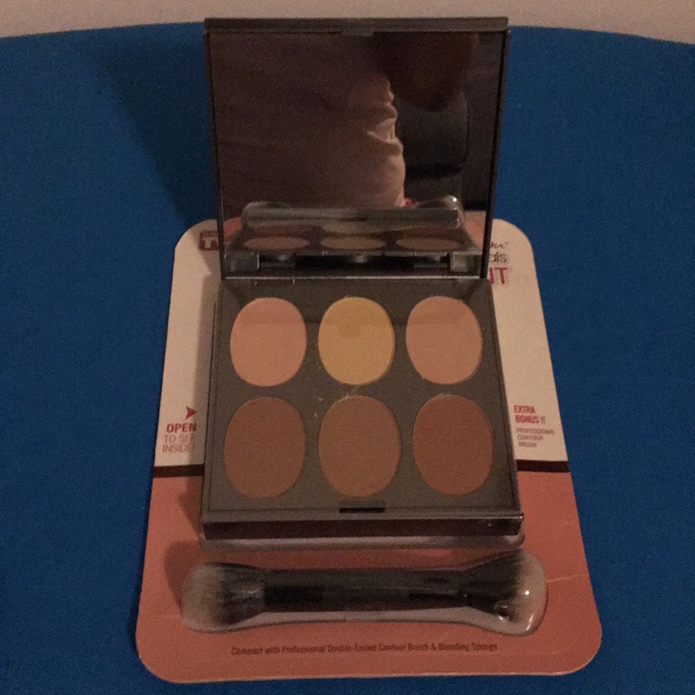 Makeup - Picture 2 of 2